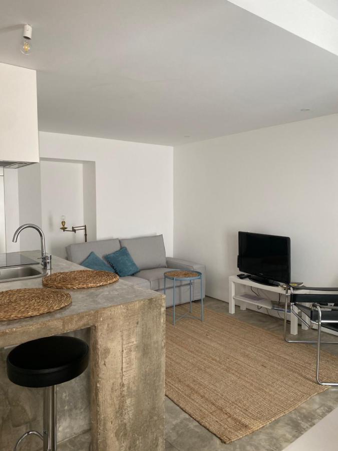 Fran Pacheco 39 Apartment
